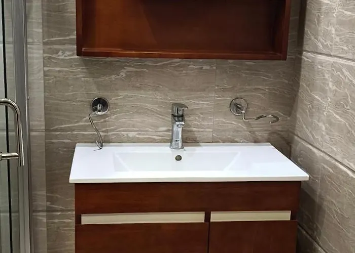 One Bedroom 2 - Restaurant Stadium *